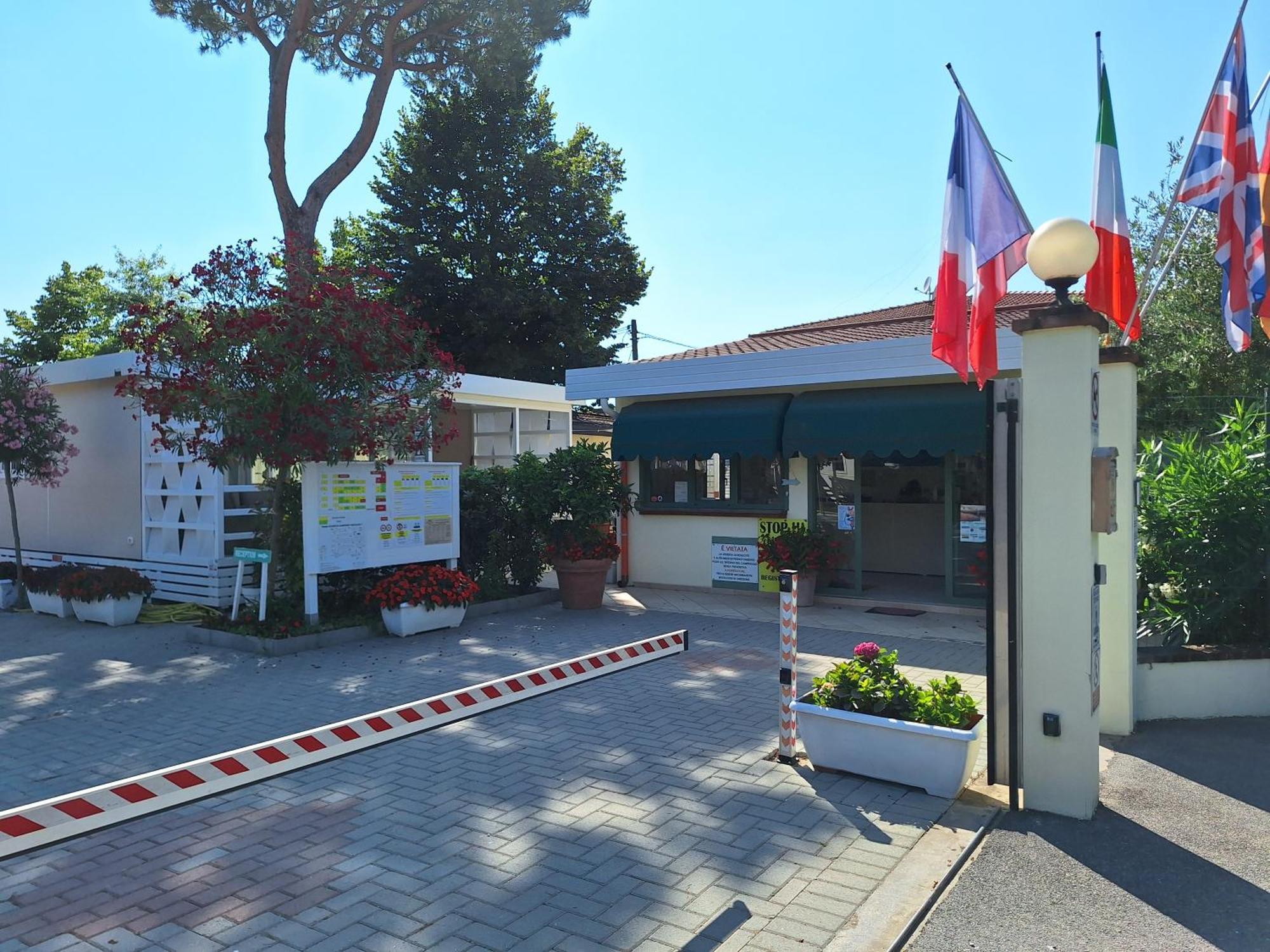 Camping Parco Vacanza Partaccia 2 マリーナ・ディ・マッサ エクステリア 写真